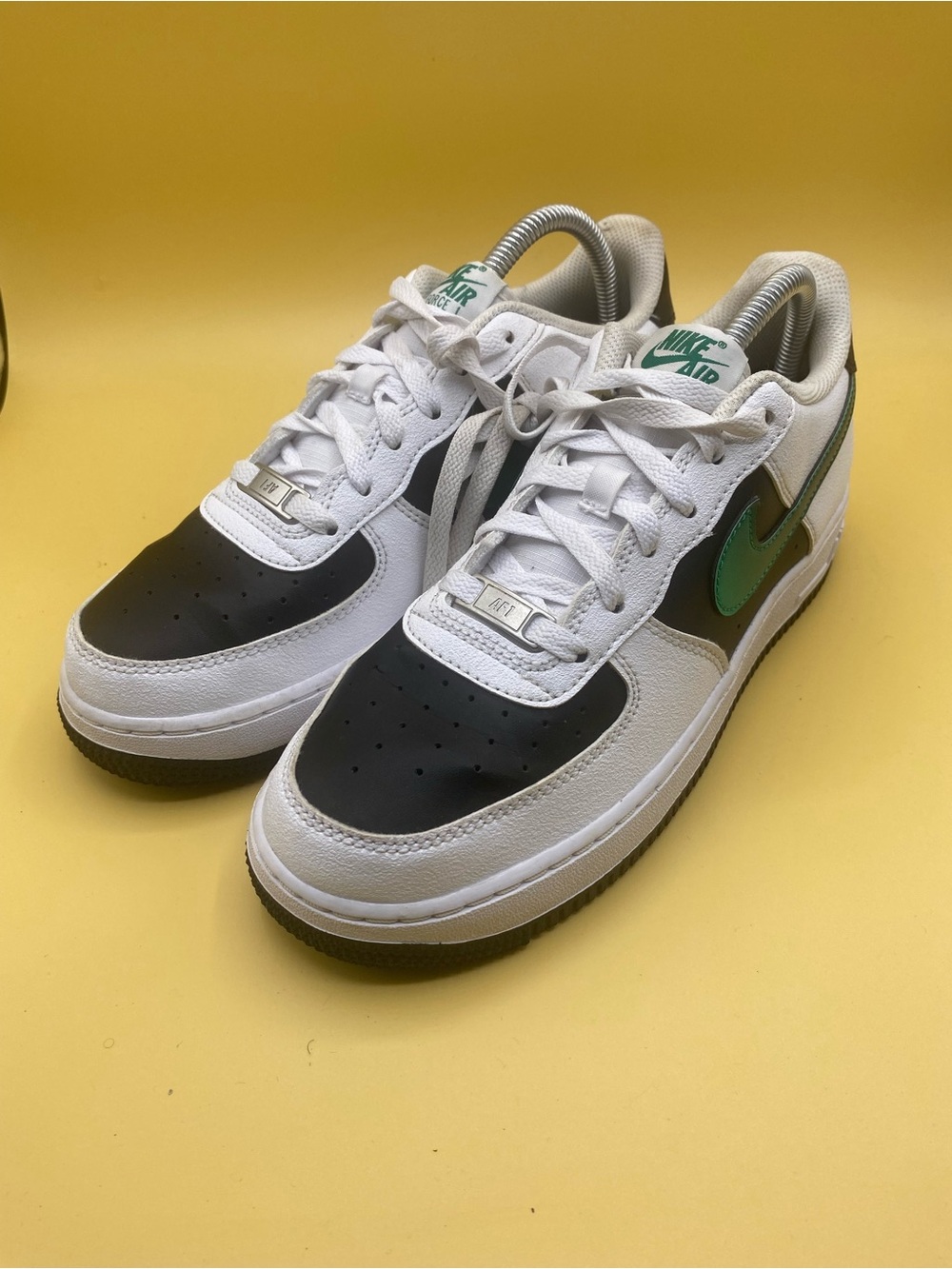 Nike Air Force 1 LV8 2 white, black, and Stadium Green - Picture 4 of 4